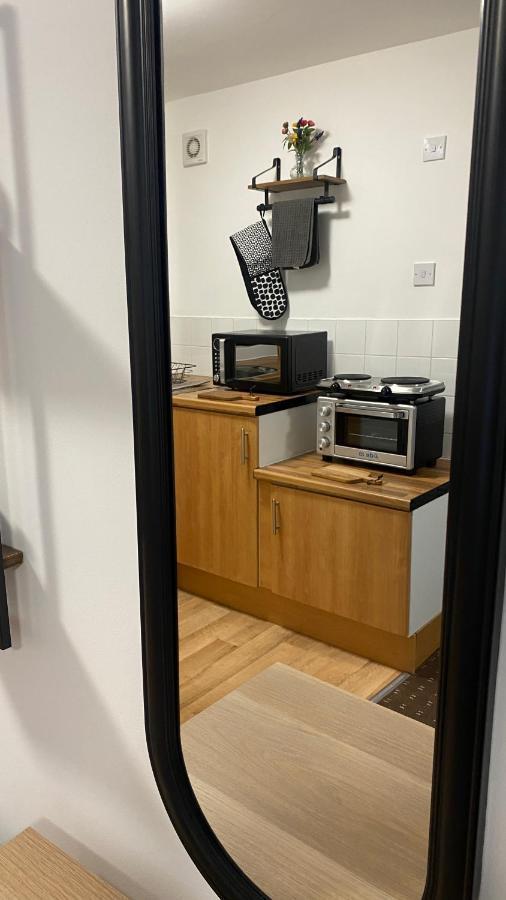 Bv Homely Studio Fourteen At Deighton Huddersfield Dış mekan fotoğraf