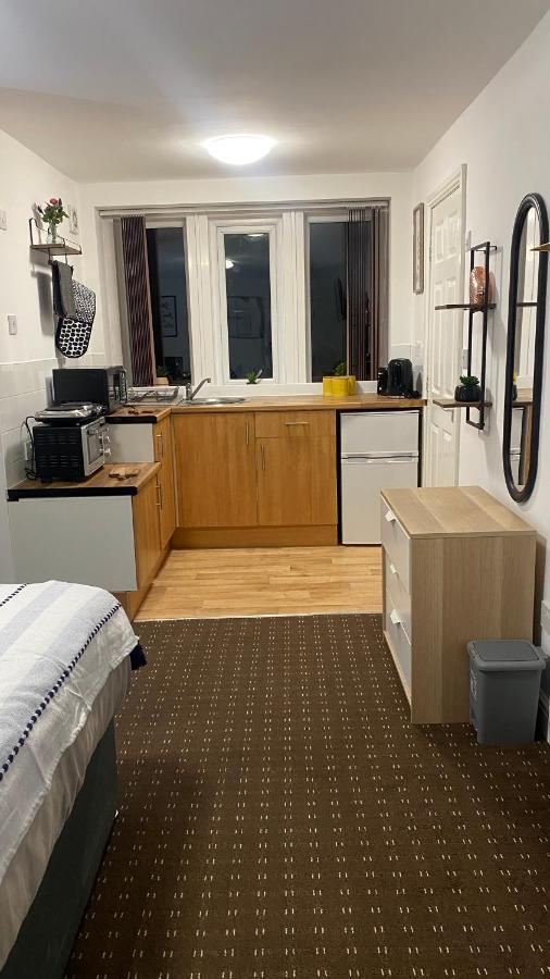 Bv Homely Studio Fourteen At Deighton Huddersfield Dış mekan fotoğraf